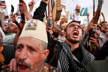 FOTO DE ARCHIVO: Partidarios de los hutíes gritan consignas durante una manifestación antisaudí en medio de una escalada de tensiones con el reino, en Saná, Yemen, el 31 de julio de 2026. REUTERS/Khaled Abdullah