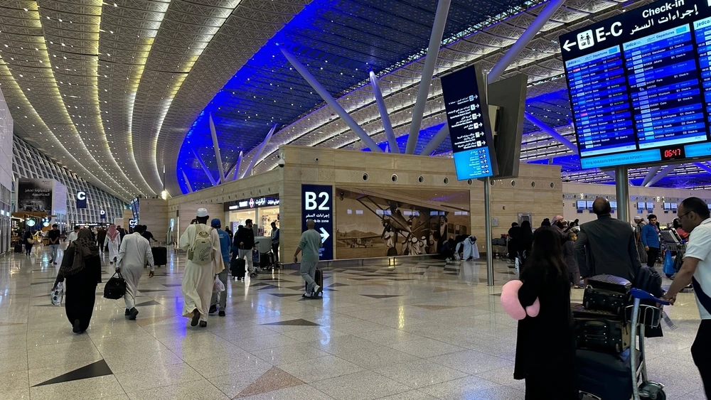 Mais de 100 colonos atacam vila na Cisjordânia, ferindo forças israelenses