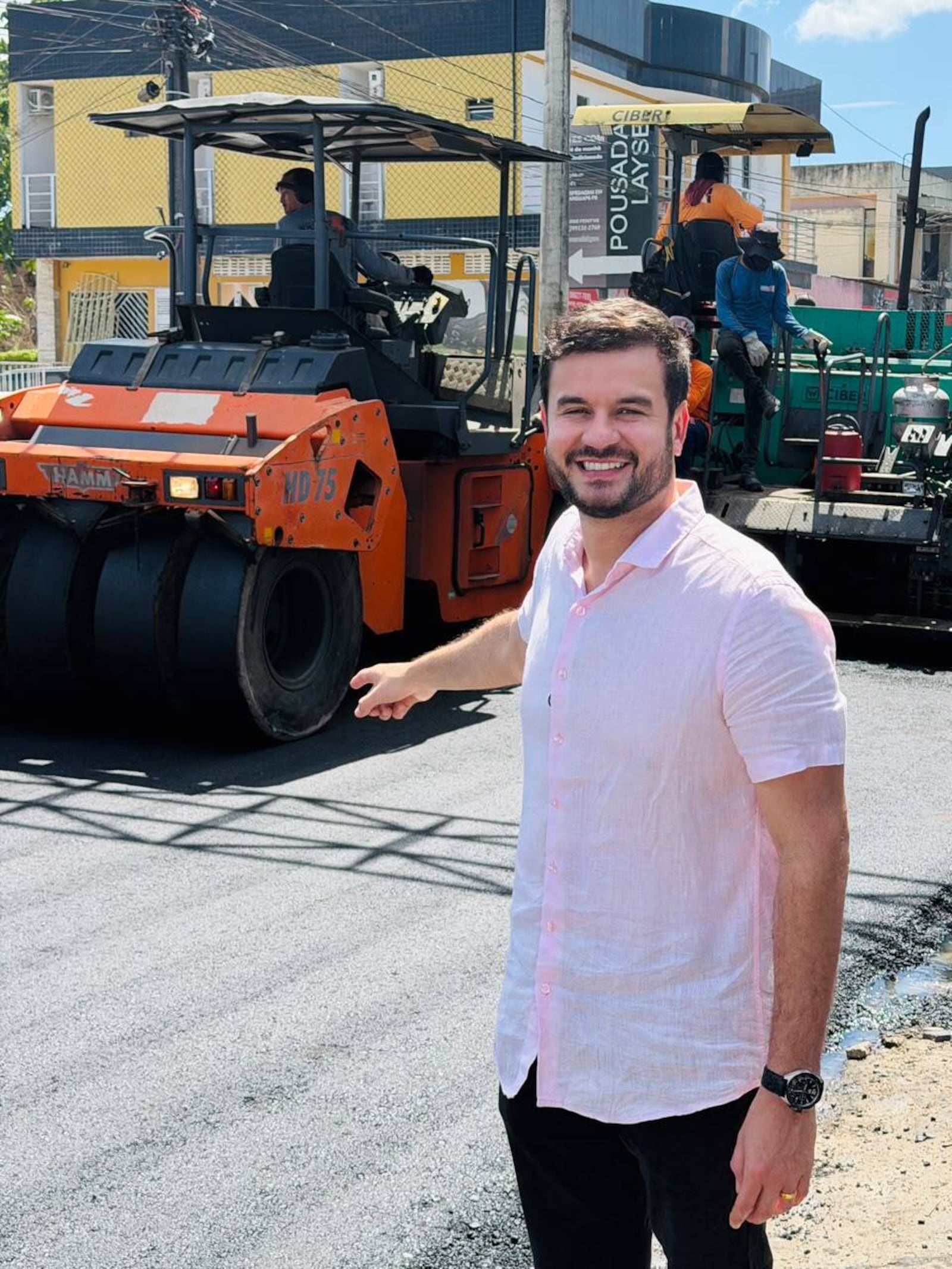 Imagem da matéria: Após articulação do Prefeito Joaquim, recapeamento asfáltico começa no Centro de Mamanguape