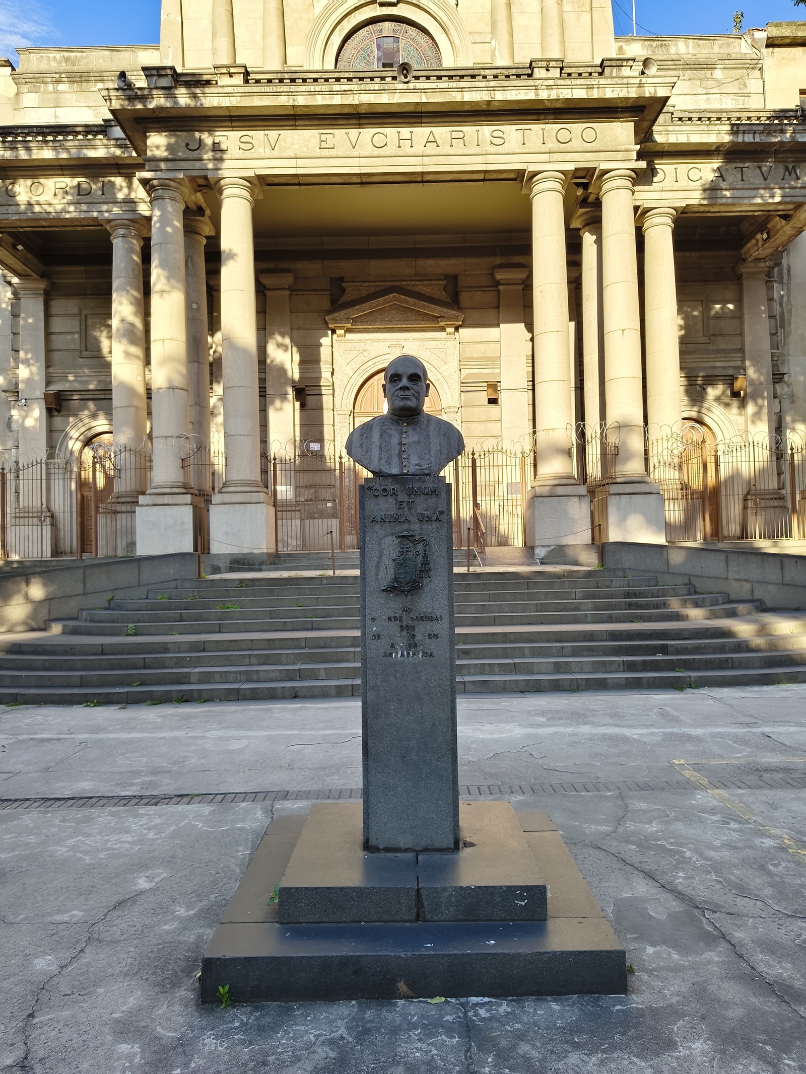 Estátua - foto tirada com a câmera principal na resolução de 50 MP — Foto: João Santos/TechTudo