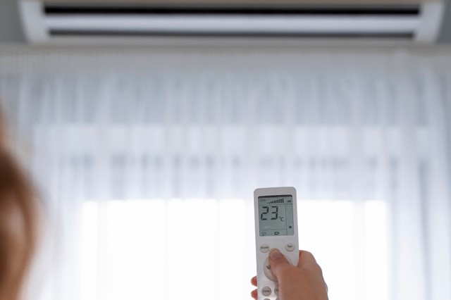 Ar-condicionado em 23°C: é a temperatura certa para dormir e trabalhar?