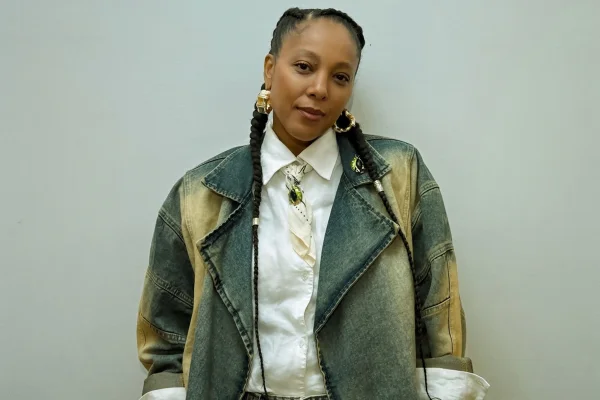 Metrópoles Catwalk: Negra Li desfila pela Glowshine nesta sexta (18/9)