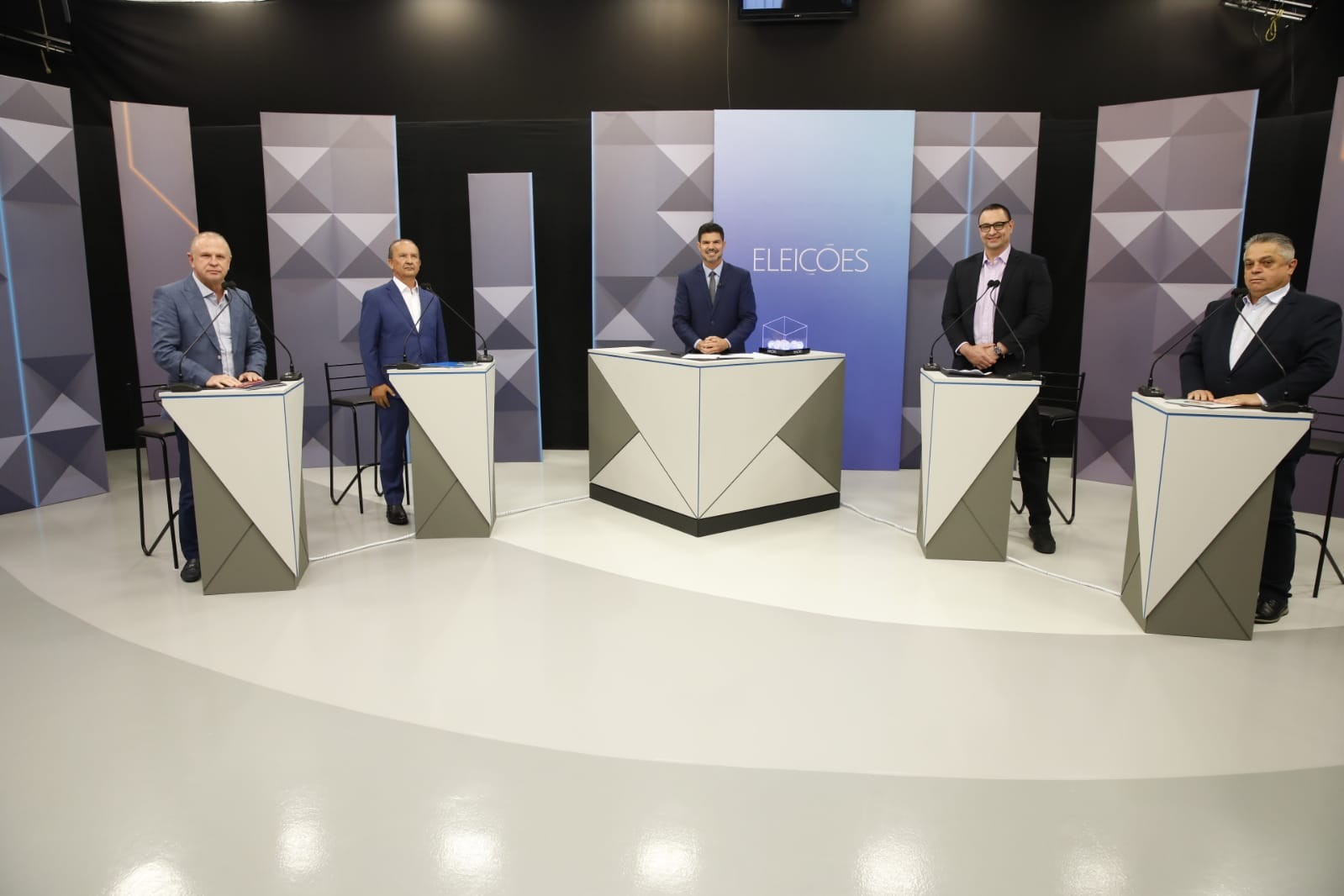 Debate na NSC TV com candidatos ao governo de SC tem embates, críticas e propostas de campanha
