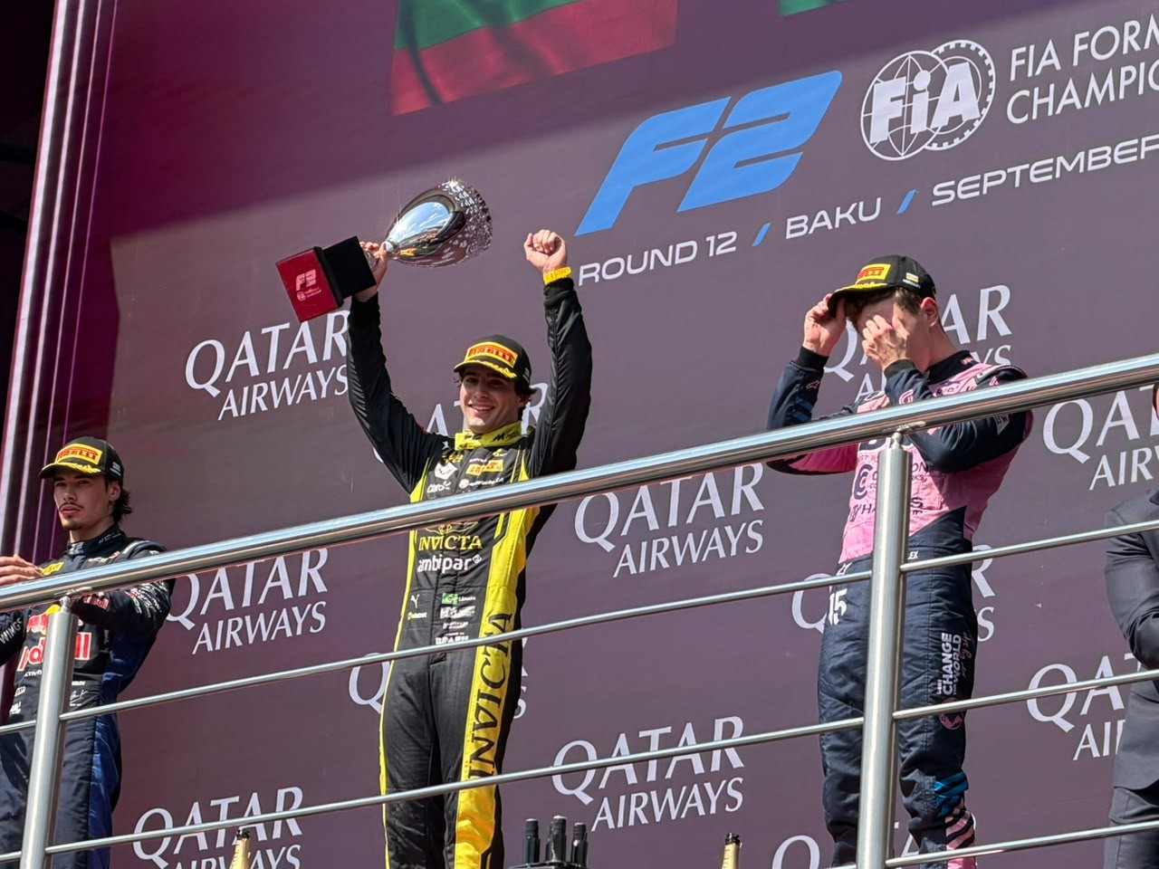 Rafael Câmara vence em Baku e amplia liderança na reta final da F2