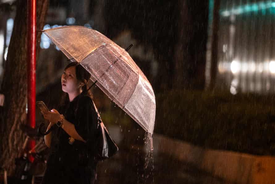 Tóquio sucumbe à 'fadiga da chuva' após 35 dias consecutivos de chuvas recorde