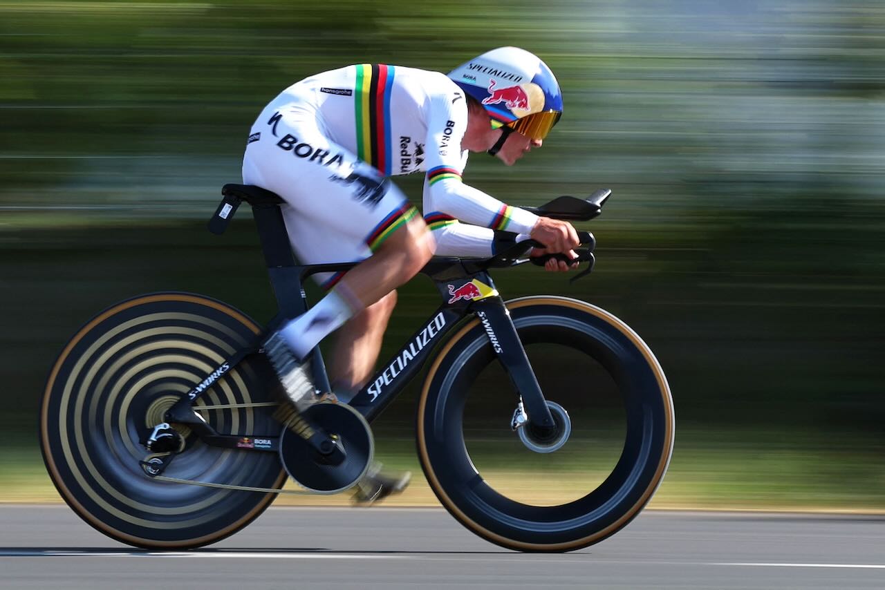 Dortmund derrota Stuttgart e sobe para o topo da Bundesliga