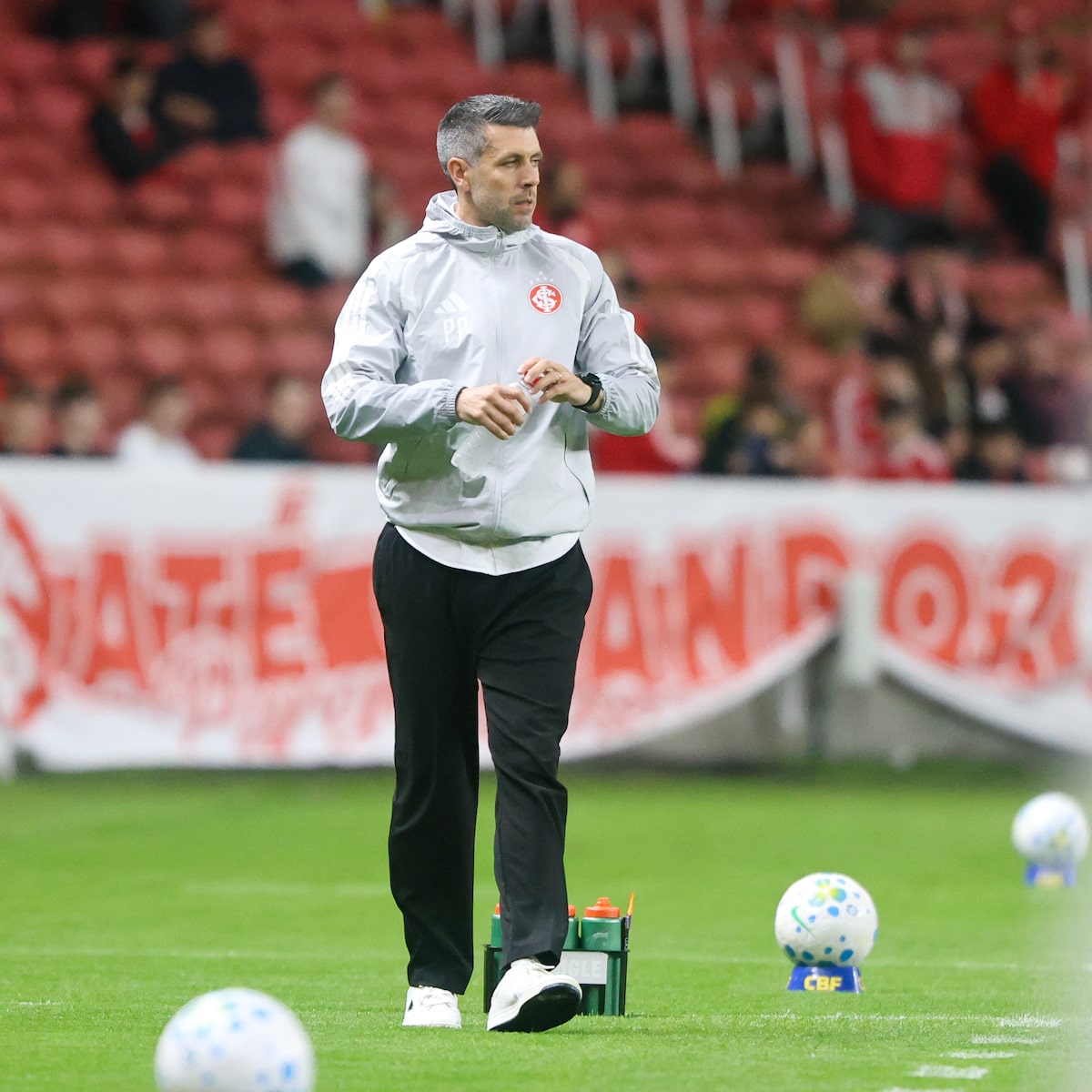 Internacional anuncia a demissão de Paulo Pezzolano, 18º técnico a cair no Brasileirão