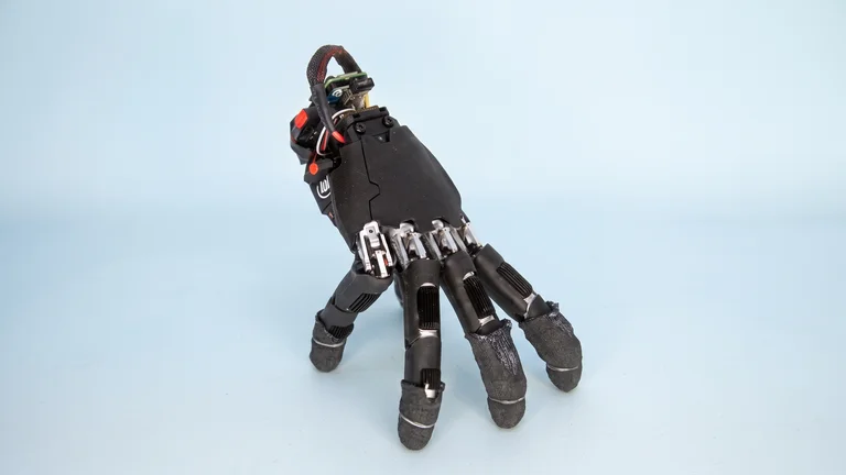 "Mãozinha da Família Addams" vira realidade e pode segurar objetos sozinha; veja