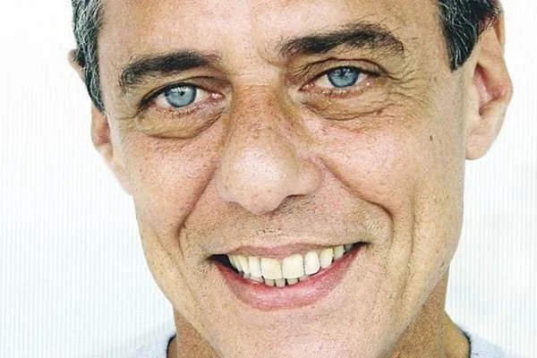 CRM-MG se pronuncia após médico ser acusado de ameaçar Chico Buarque