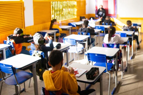 Alunos e professores de escola no DF enfrentam infestação de ratos
