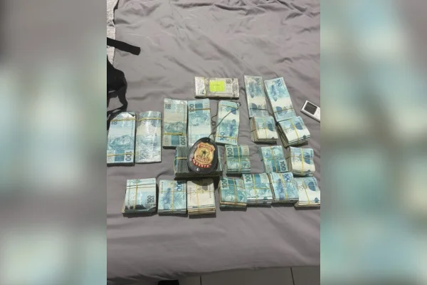 PF acha R$ 220 mil em operação que mira acordo entre candidatos e facção