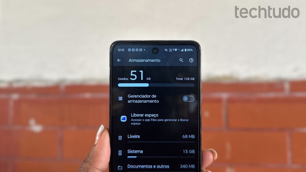 Com espaço de sobra para guardar fotos, vídeos e aplicativos, o celular ainda pode ter muito tempo de uso pela frente — Foto: Amanda Zola/TechTudo