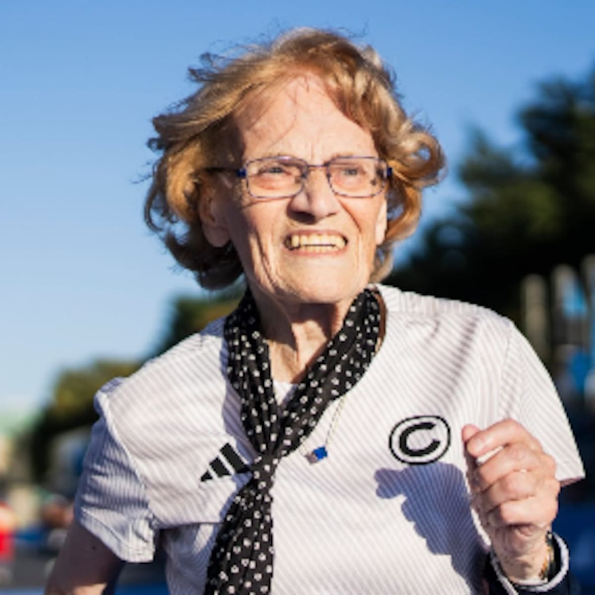 Ruth Ritcher, la corredora alemana de 88 años que hizo historia en el Maratón de Berlín 2026 (Foto: Instagram/qberlinmarathon)