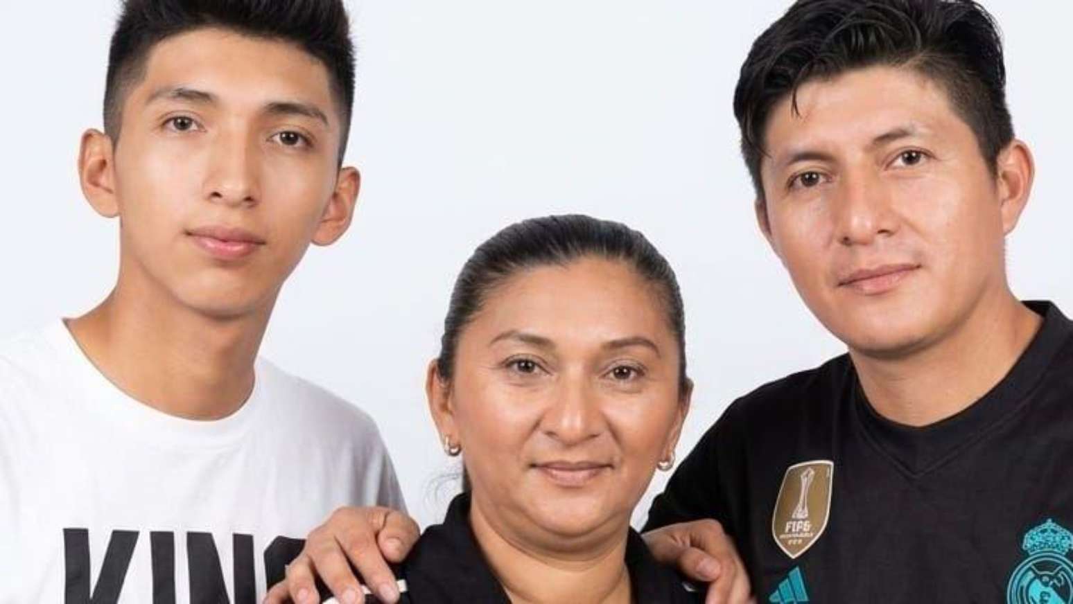 Os irmãos Marcos Neftaly e David Ernesto Coreto Martínez estão detidos desde maio de 2022. Sua irmã, Leyla Arely, só sabe que eles estão na penitenciária agrícola de Santa Ana, a cerca de 70 km de San Salvador