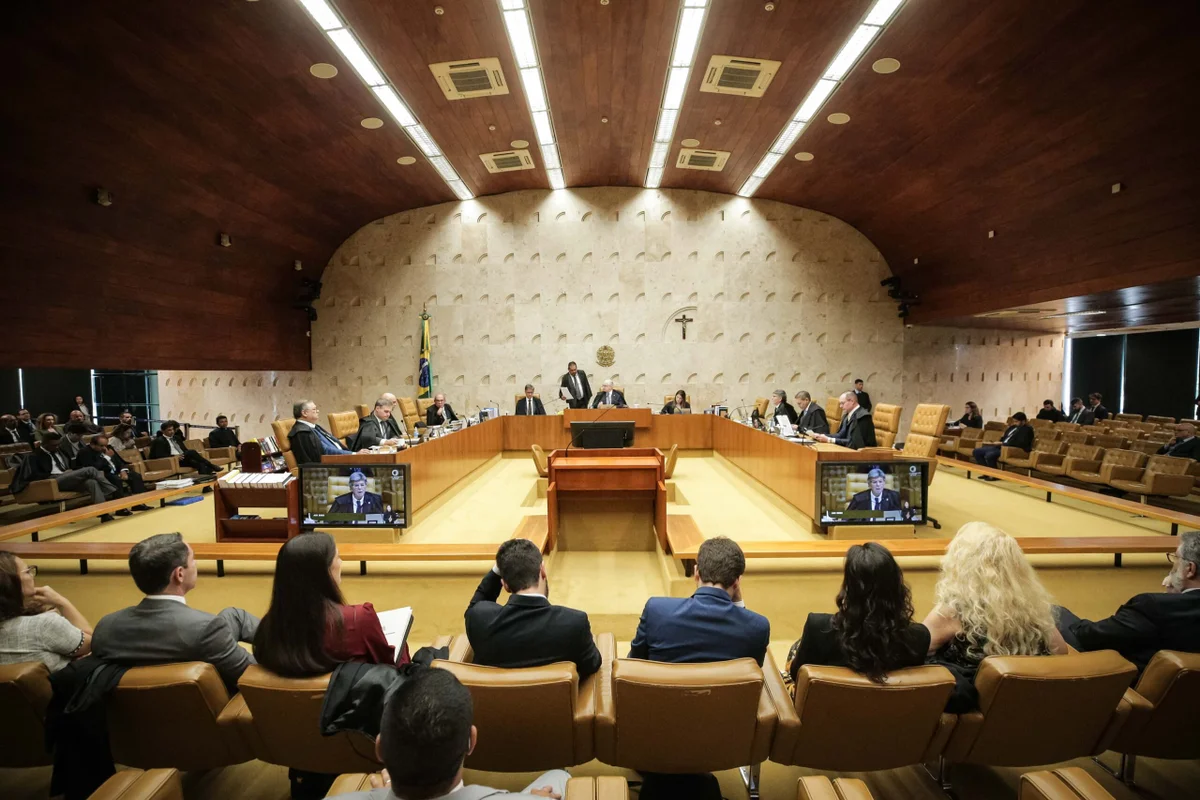 STF julga se abre investigação contra Moraes por mensagens com Vorcaro