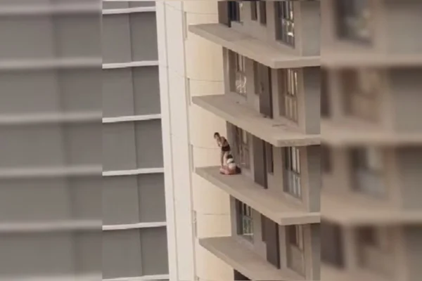 Moradoras saem pela janela do 20º andar após apartamento de luxo pegar fogo