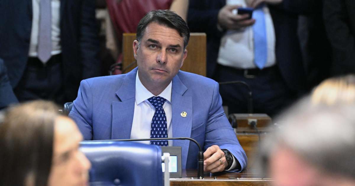 Ex-sócio de Flávio Bolsonaro relata pagamento de Rolex, encontros de senador com gp e lobby com Kassio, diz site