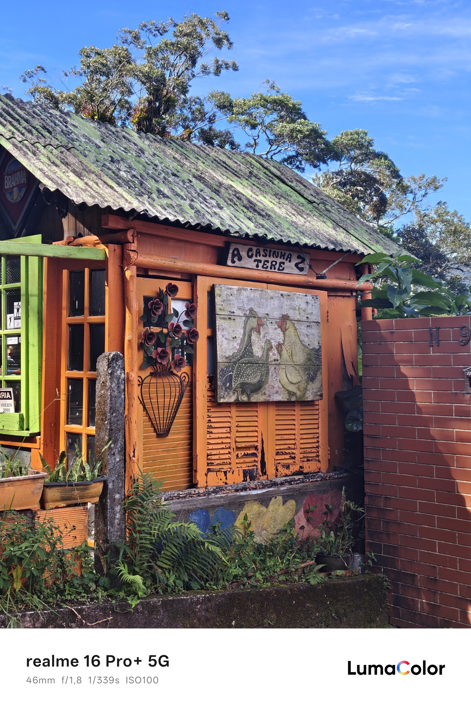 Casa laranja; foto tirada com zoom o realme 16 Pro+ — Foto: Ana Letícia Loubak/TechTudo