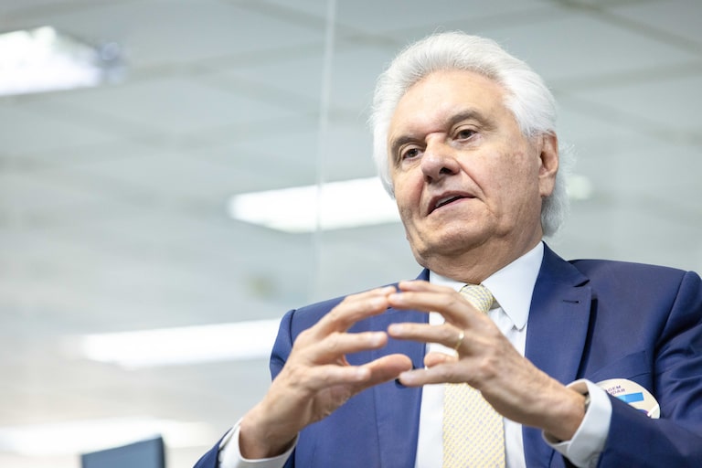 Caiado é diagnosticado com pneumonia e permanece internado em SP; quadro de saúde é estável