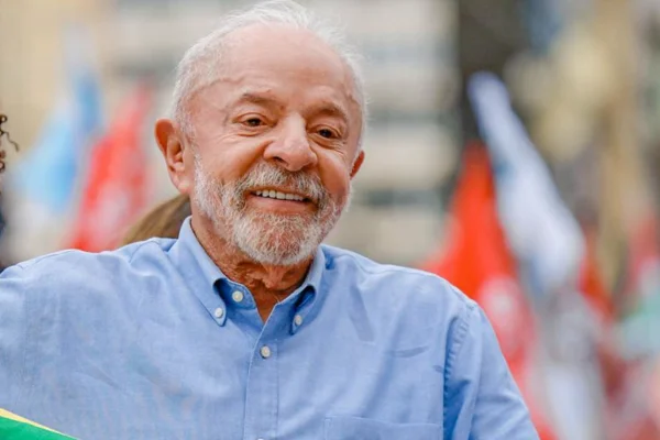 Análise: Lula e Flávio dão sinais de que eleição não terminará nas urnas - destaque galeria