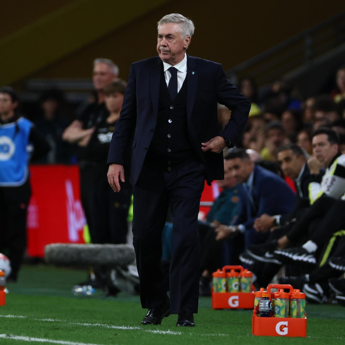 Ancelotti justifica escolha por Vini Jr. em pênalti e destaca espaço para jovens: ’São muito bons’