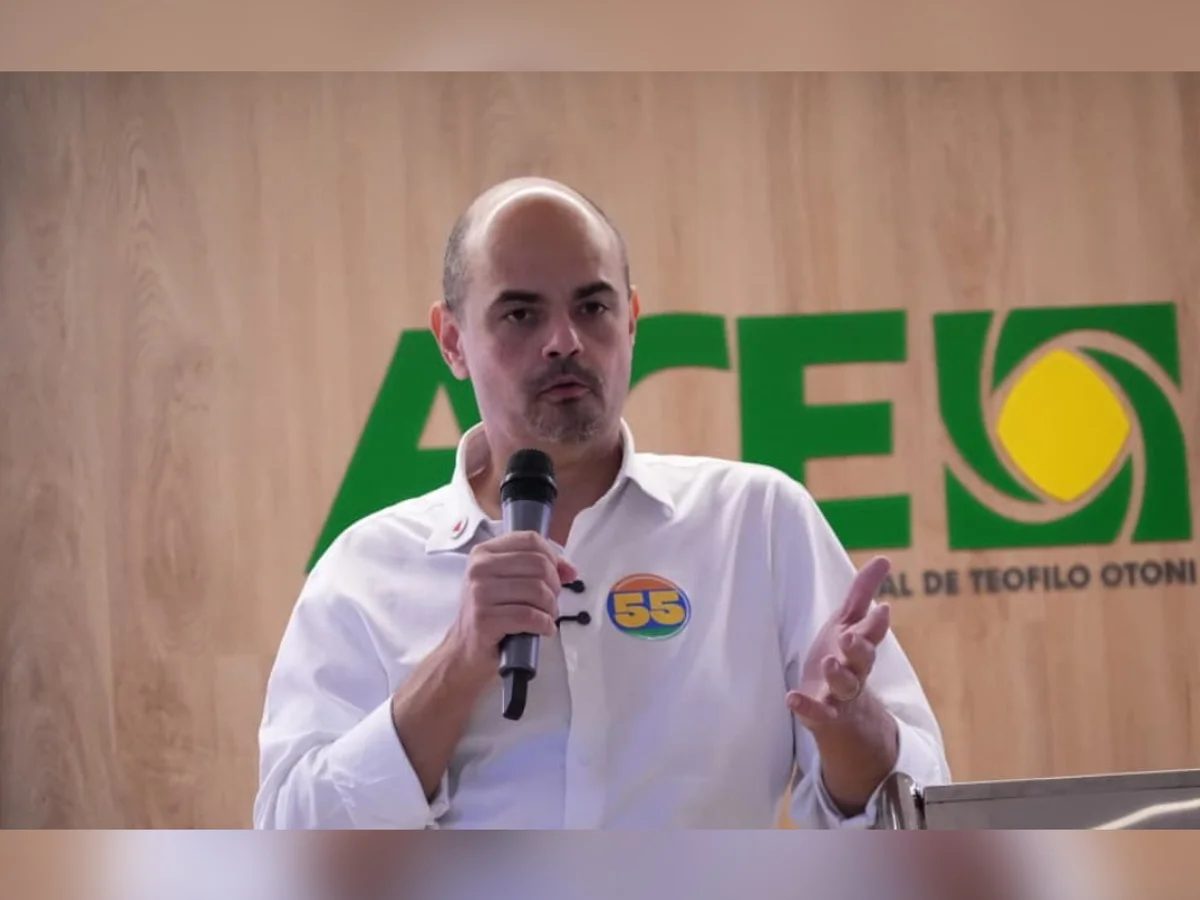 Simões celebra condenação de ex-presidente da Câmara de BH por improbidade