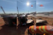 Um dos carros capotou após a colisão
