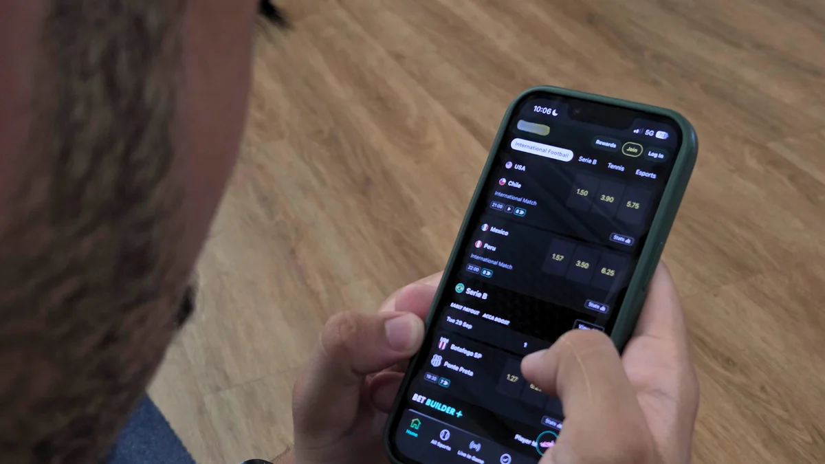 pessoa usando app de bet