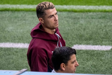 Cristiano Ronaldo sela paz com Jorge Jesus em reunião após crise por banco na seleção, diz jornal