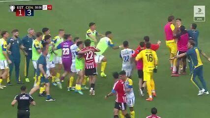 Confusão entre Estudiantes e Rosário Central na final da Supercopa