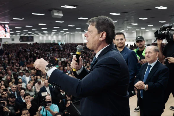 Tarcísio e Haddad protagonizam debate nacionalizado às vésperas do 1º turno - destaque galeria