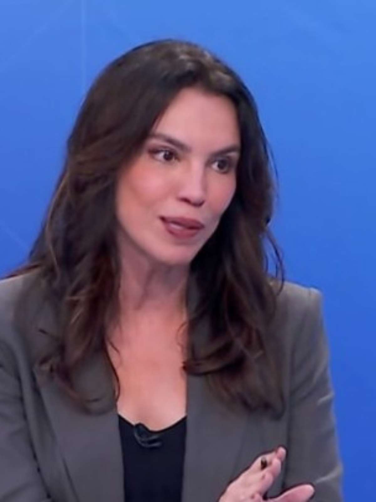 Apresentadora da Globo erra nome de candidato e é corrigida por Garotinho no Rio