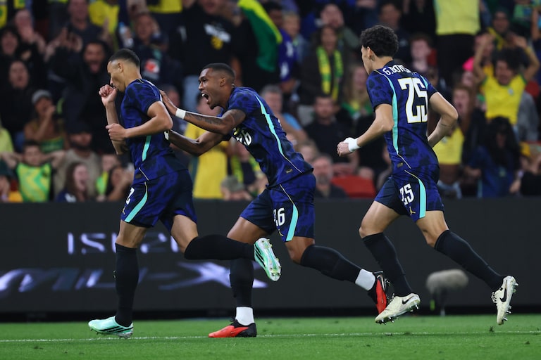 Brasil evolui com novo esquema de Ancelotti e vence Austrália de virada em jogo de seis gols