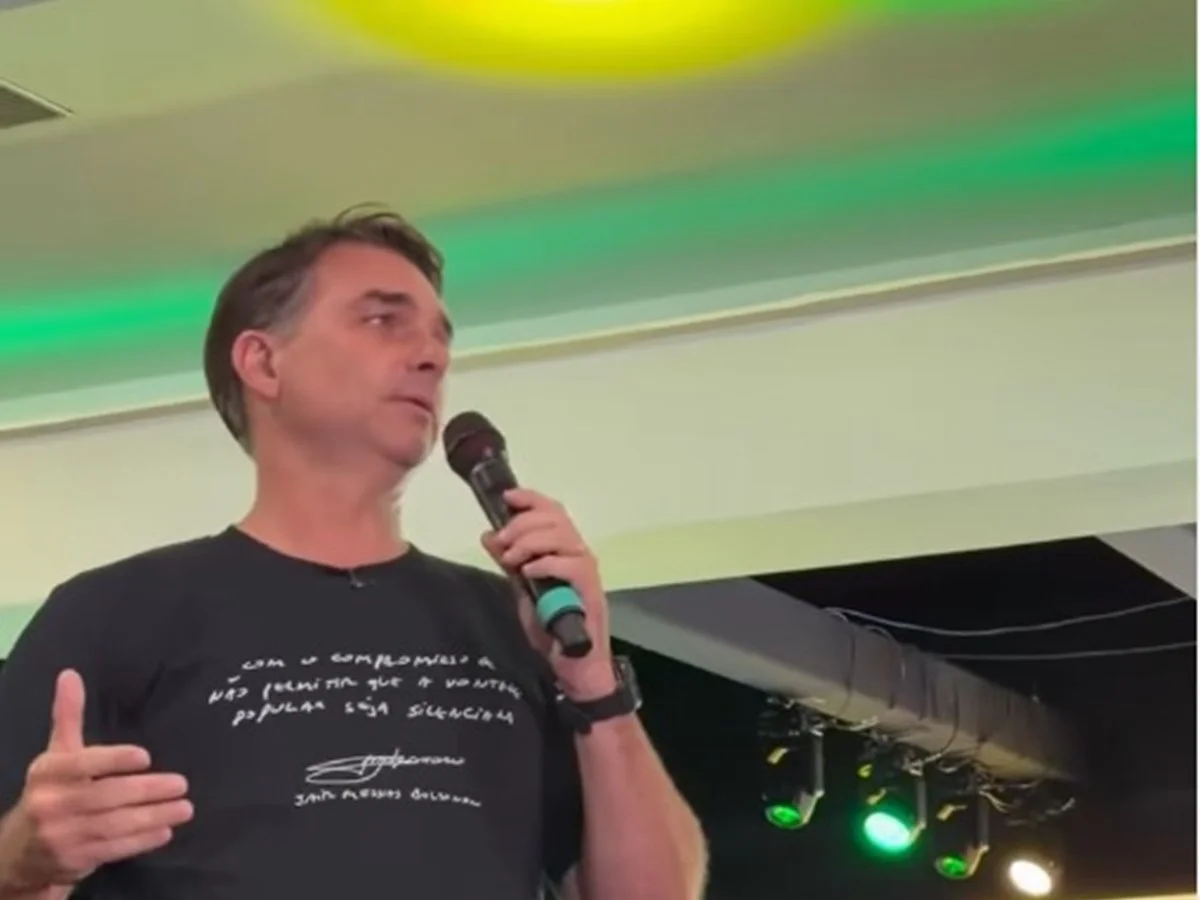 "Perdeu a noção", diz Flávio Bolsonaro ao rebater fala de Lula sobre agro