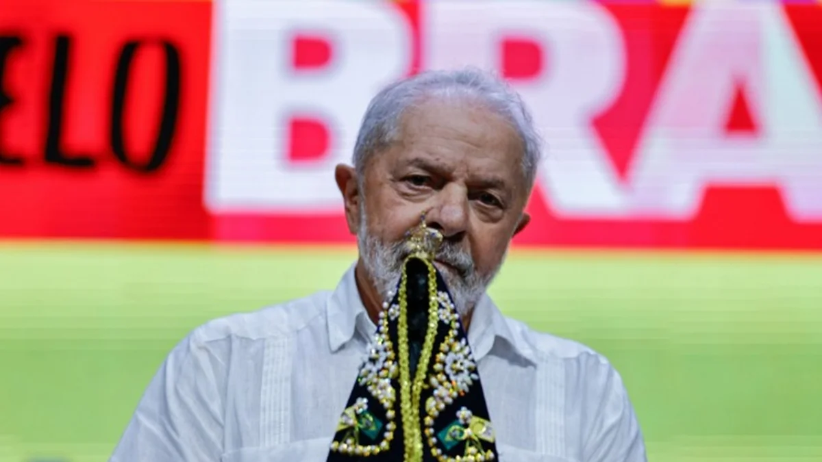 Em meio à polêmica, Janja posta foto de Lula com imagem de Nossa Senhora