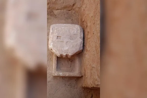 Poema em homenagem a falecido é achado em tumba de 1,7 mil anos no Egito