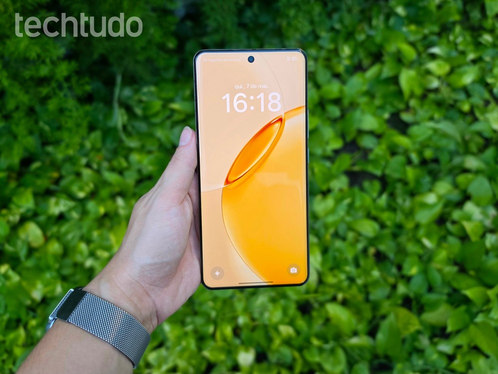 realme 16 Pro+ tem painel AMOLED de 144 Hz — Foto: Ana Letícia Loubak/TechTudo