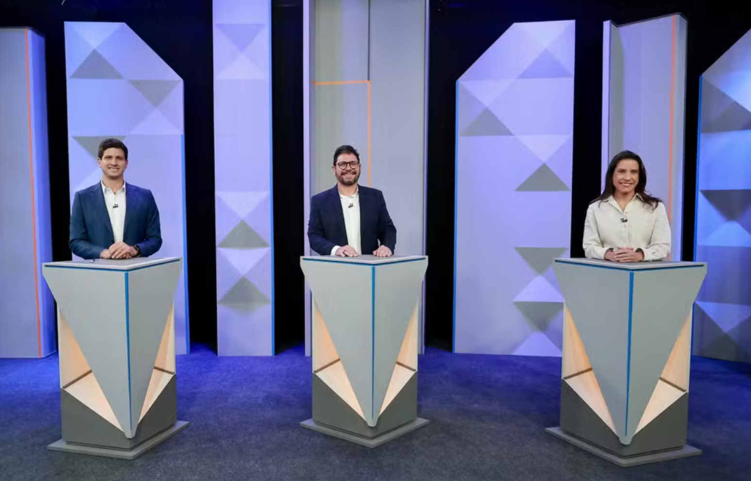 João Campos (PSB), Ivan Moraes (PSOL) e Raquel Lyra (PSD) debatem na TV Globo