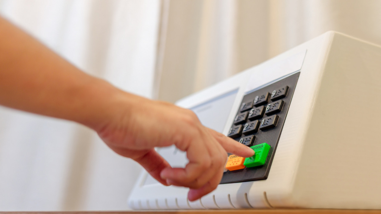 Quatro apps da Justiça Eleitoral ajudam antes e depois do voto