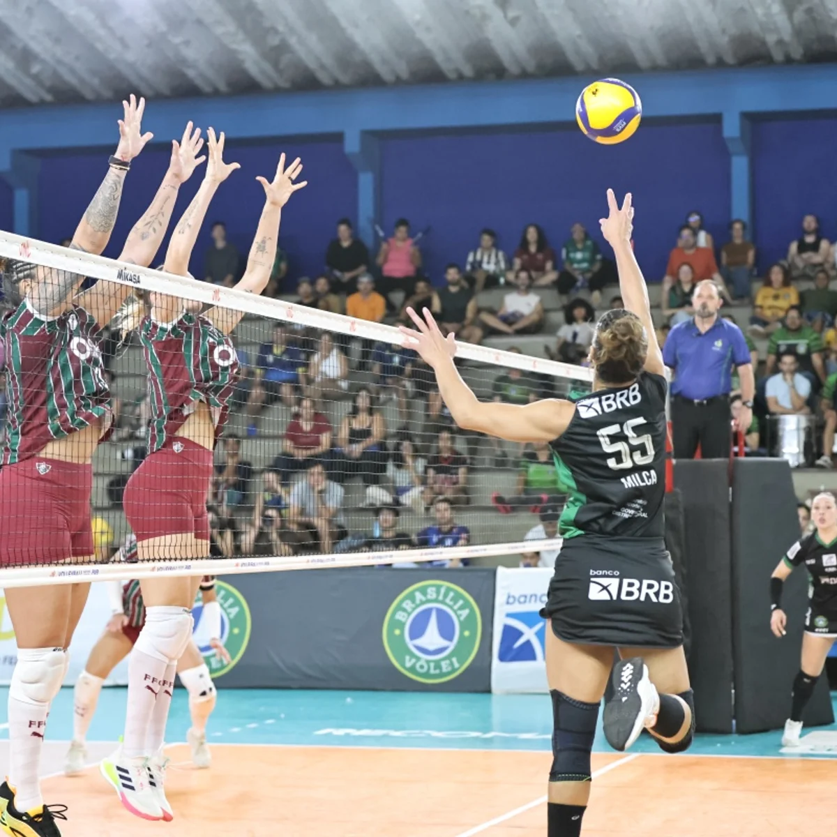 Fluminense derrota Brasília Vôlei e enfrenta Universitário na final da Copa