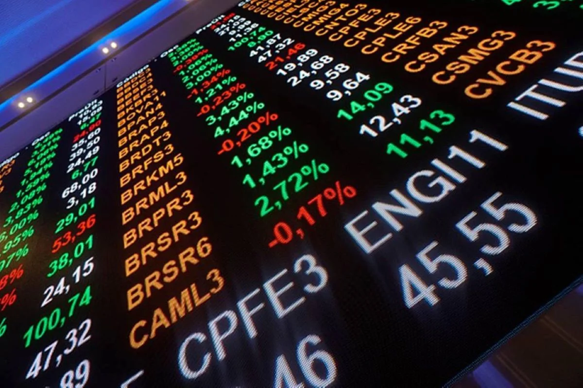 Bolsa abre em alta em dia de dólar e petróleo em baixa