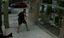 Motorista de ônibus sofre crise convulsiva, perde controle da direção e derruba poste em BH