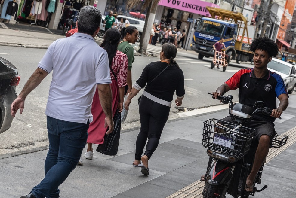 Em São Paulo, fiscalização de patinetes e bicicletas elétricas começa com clima de blitz e foco na Faria Lima