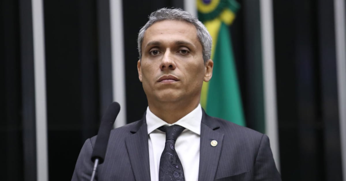 Ministro do TSE determina derrubada de informação falsa veiculada no canal ‘Tropa do Flávio’