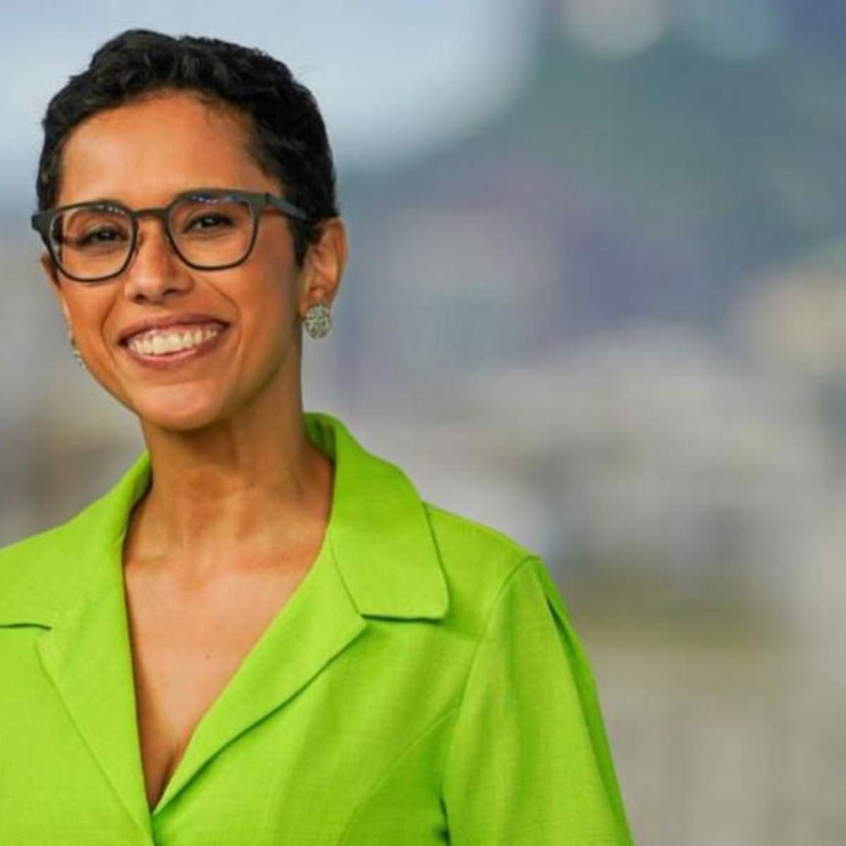 Âncora da Globo RJ fala sobre luta contra o câncer de mama e se emociona; veja vídeo
