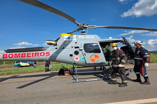 Dois estudantes morrem após carro capotar na GO-080, em Petrolina de Goiás - destaque galeria