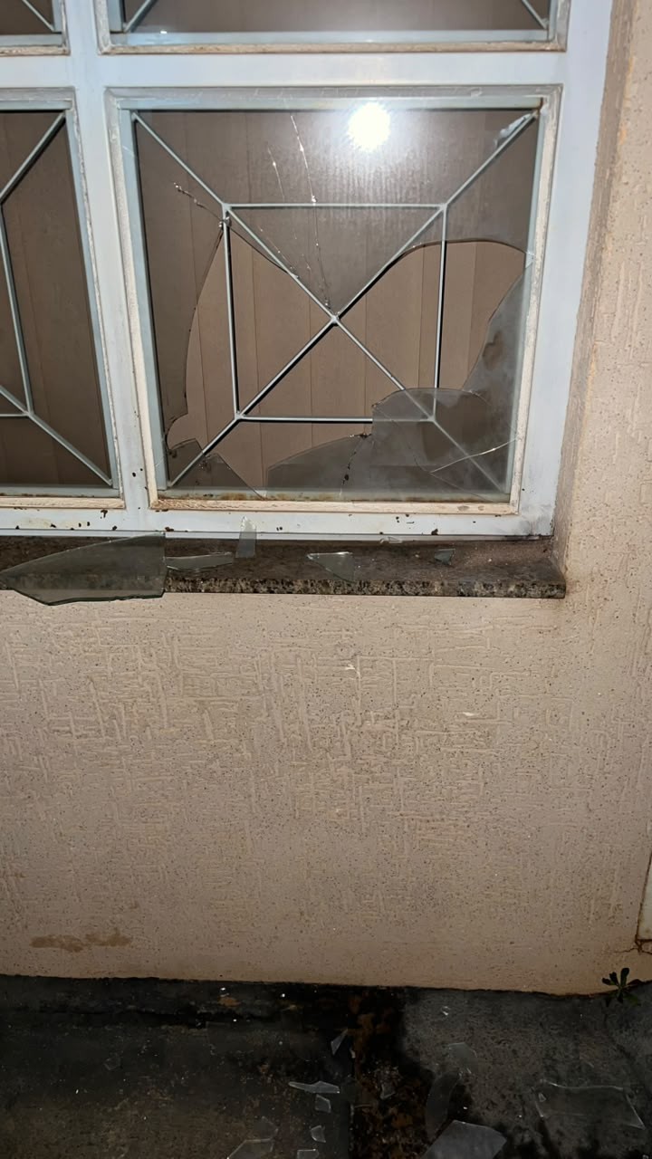 Prédio da Funai no Paraná é alvo de ataque e entrada do edifício é depredada