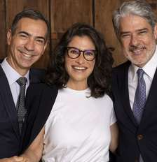 César Tralli com a colega de bancada Renata Vasconcellos e o antecessor no 'JN', William Bonner Foto: TV Globo/Divulgação