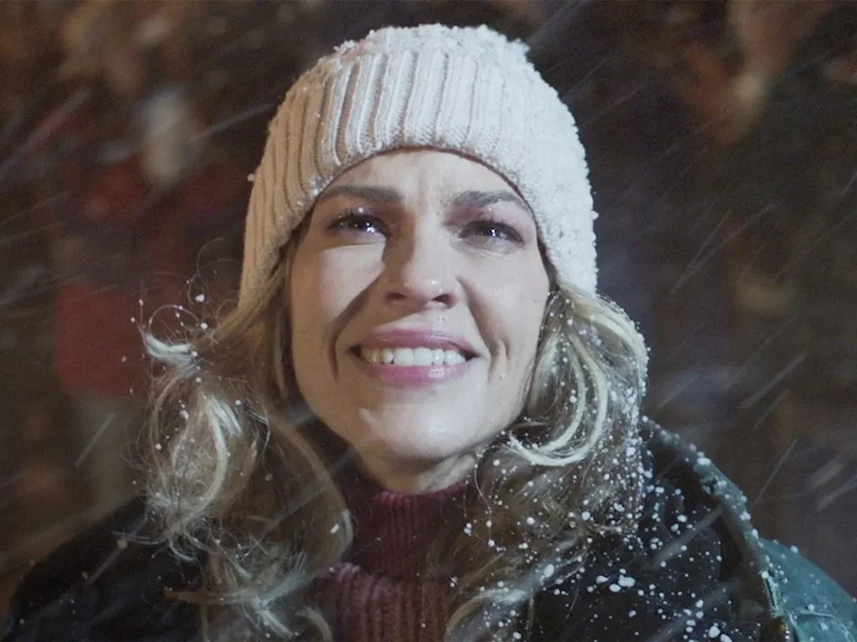 Hilary Swank, atriz vencedora do Oscar, anuncia gravidez aos 52 anos