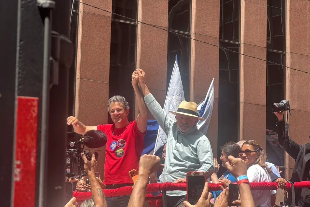 Equipe de Lula diz que PM dificulta ato da Paulista e migra para a Augusta